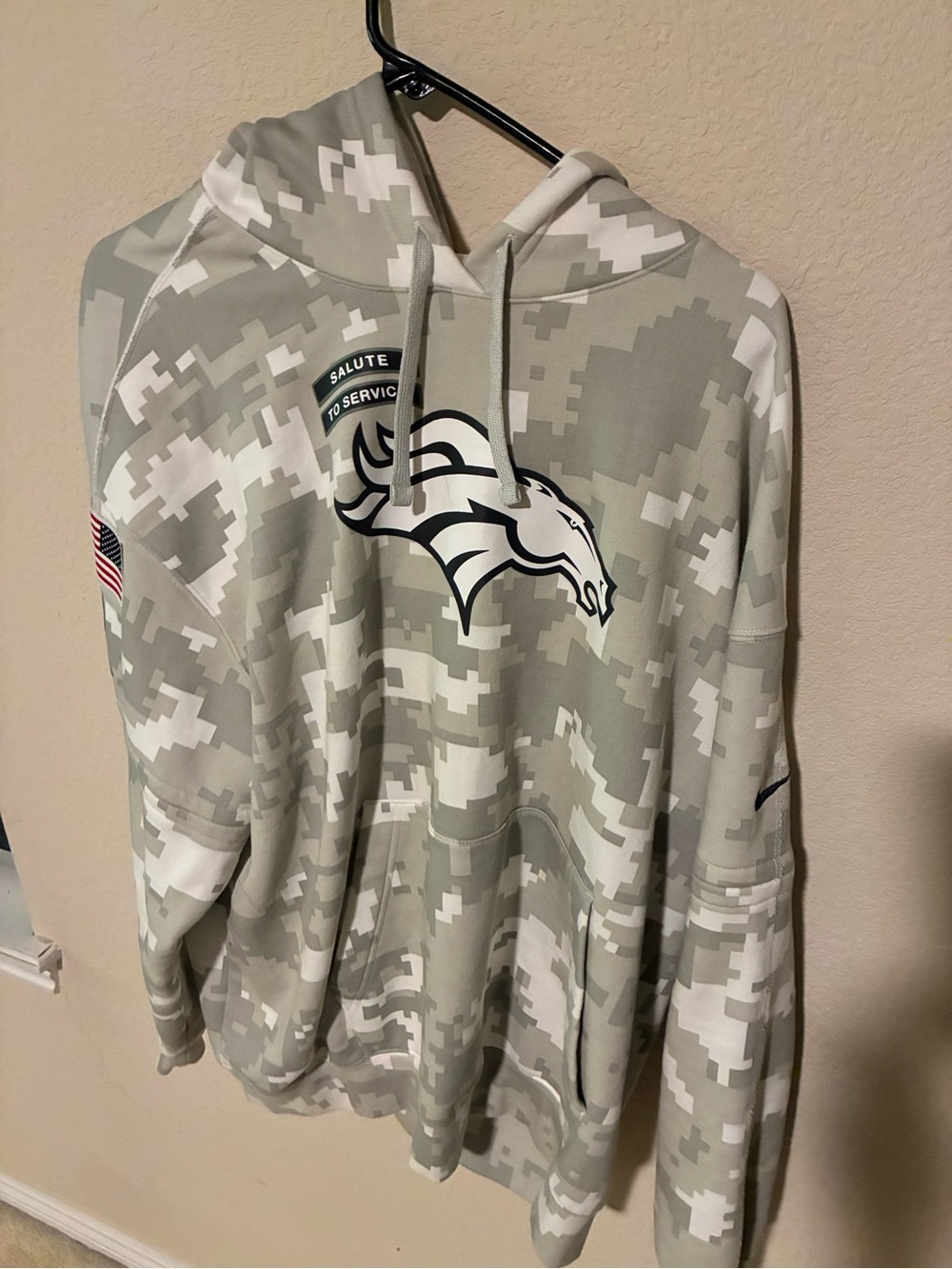 Broncos Camo Salute to Service Pullover Hoodie